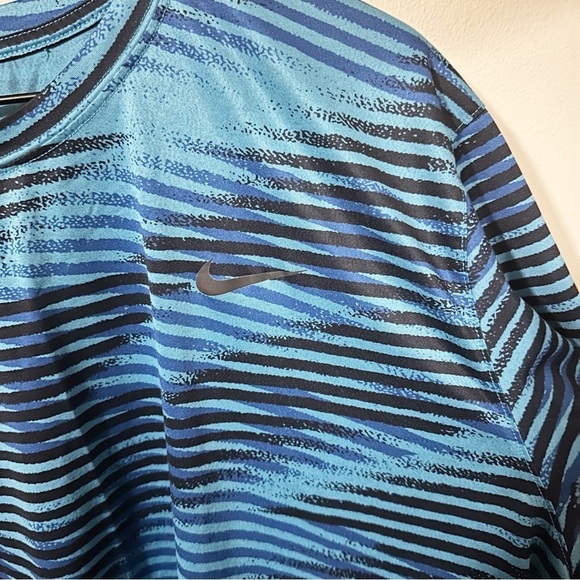 The Nike Tee Mens Dri Fit Blue Striped Short Sleeve Shirt Swoosh Size XXL - Picture 4 of 10